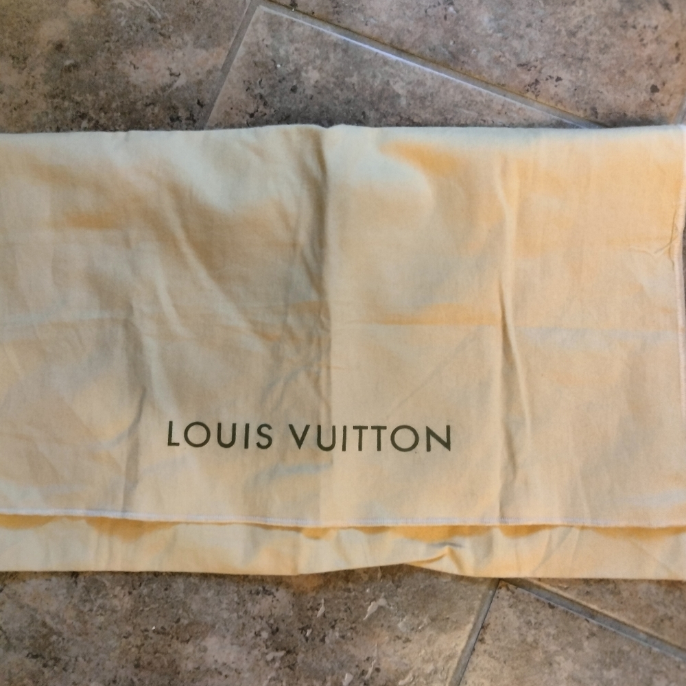 LV dust cover